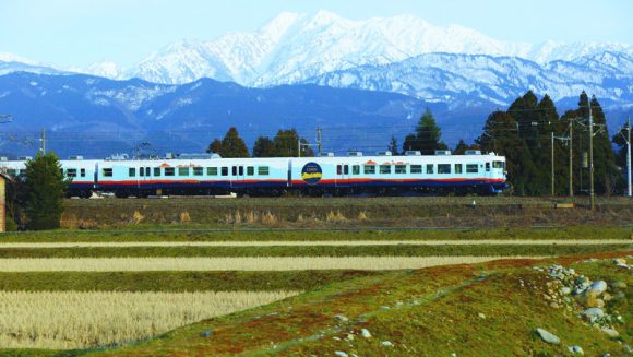 人気観光列車「一万三千尺物語」と白川郷の冬景色 3日間