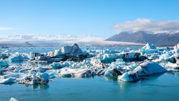 火山と氷の国 アイスランド一周 10日間