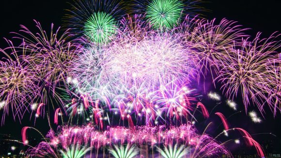 納涼船観覧席で観る「なにわ淀川花火大会」 2日間