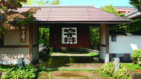 静寂と美食の「料亭旅館 やす井」で過ごす休日 ２日間