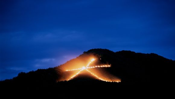 闇夜に浮かぶ幽玄 春日大社中元万燈籠と大文字送り火 3日間