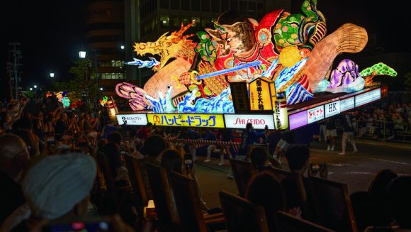 東北二大夏祭 秋田竿燈まつりと青森ねぶた祭 ３日間