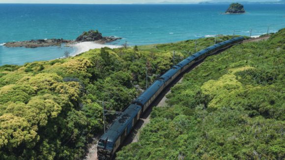 3 days on the “Seven Stars in Kyushu” and a special viewing of “Munakata Shrine,” a World Heritage Site, led by a Shinto priest