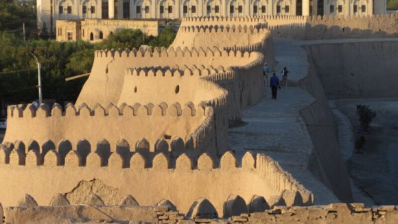 シルクロードの大地を旅する 中央アジア５カ国周遊 １６日間