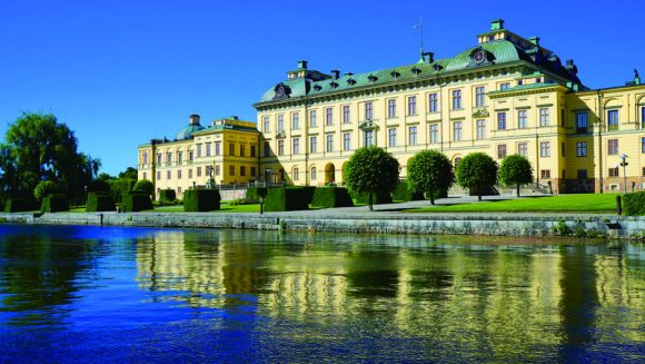 自然と街並みが美しい 北欧夏の輝き ８日間