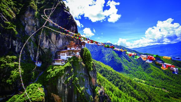 ブータン王国ハイキングとパロのツェチュ祭り ８日間