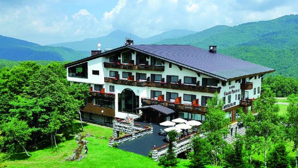 ホタル舞う初夏の志賀高原と東洋一の蓮 ３日間