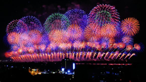 観光列車「海里」で行く 夏夜を彩る酒田の花火 ３日間