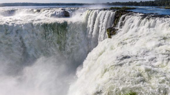 イグアスの滝とペルー世界遺産南米絶景12日間