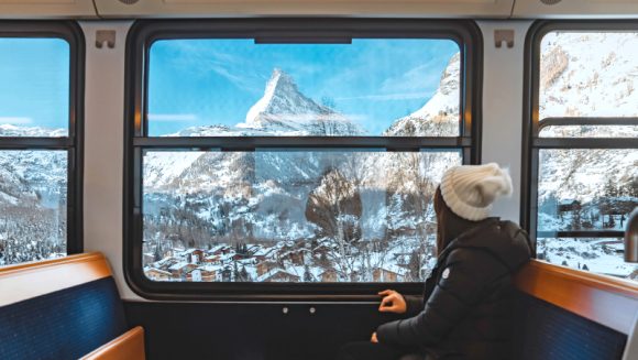 列車で巡る白銀のスイス 2大特急と名峰マッターホルン ８日間