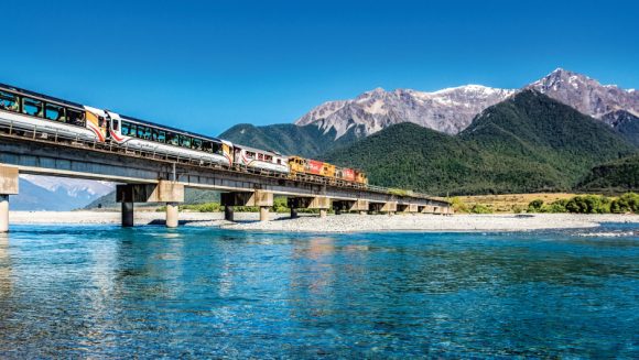 ニュージーランド北島・南島 ３つの絶景列車 ９日間