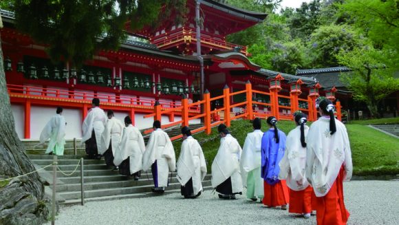 奈良春日大社の重儀 旬祭参列と吉野山の青き秘仏特別開帳 ３日間